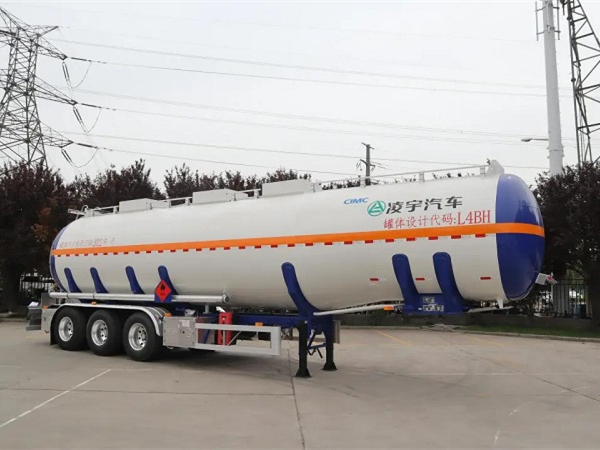 中集凌宇新款鋁合金易燃液體運(yùn)輸車來了！